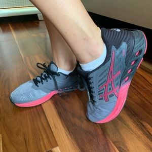 Brand new black/ gray/ pink athletic sneakers💖